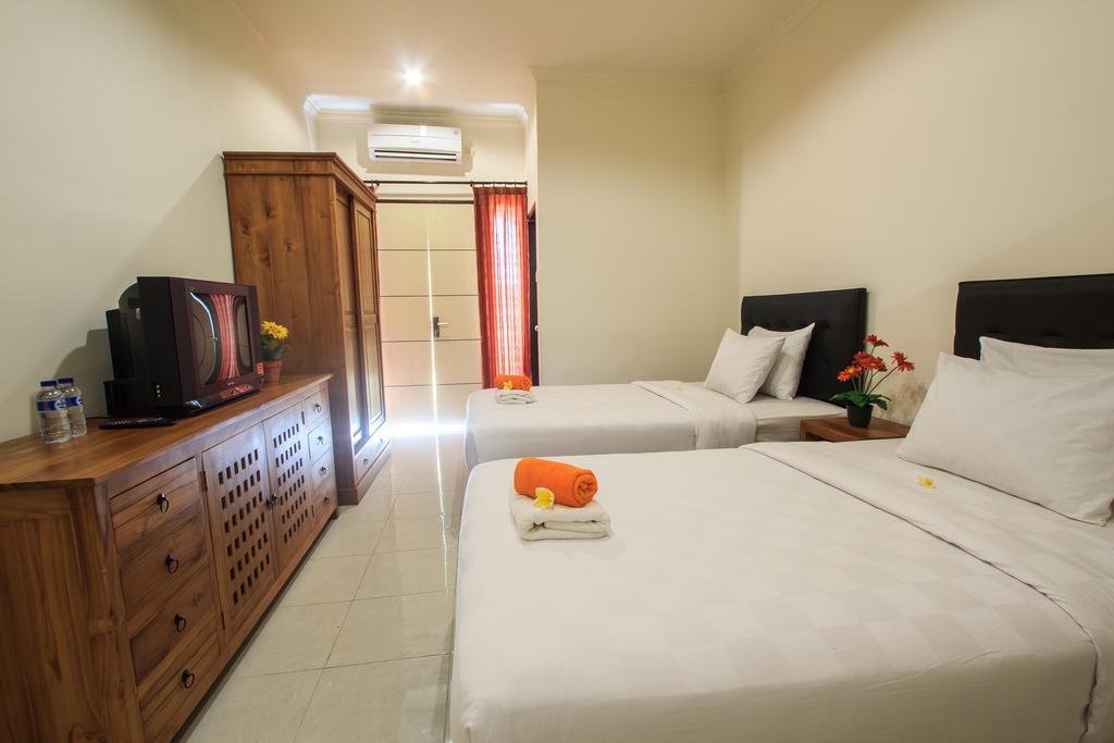 Ivanka Airport Inn Kuta Lombok Exterior foto